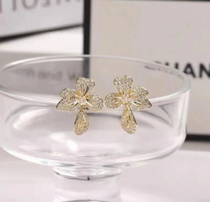 Gold plated floral crystal earrings women elegant fashion jewelry Pakistan Swift Mart