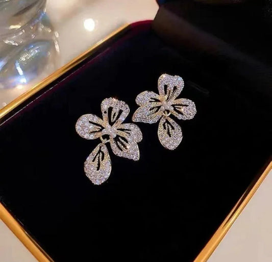 Gold plated floral crystal earrings women elegant fashion jewelry Pakistan Swift Mart