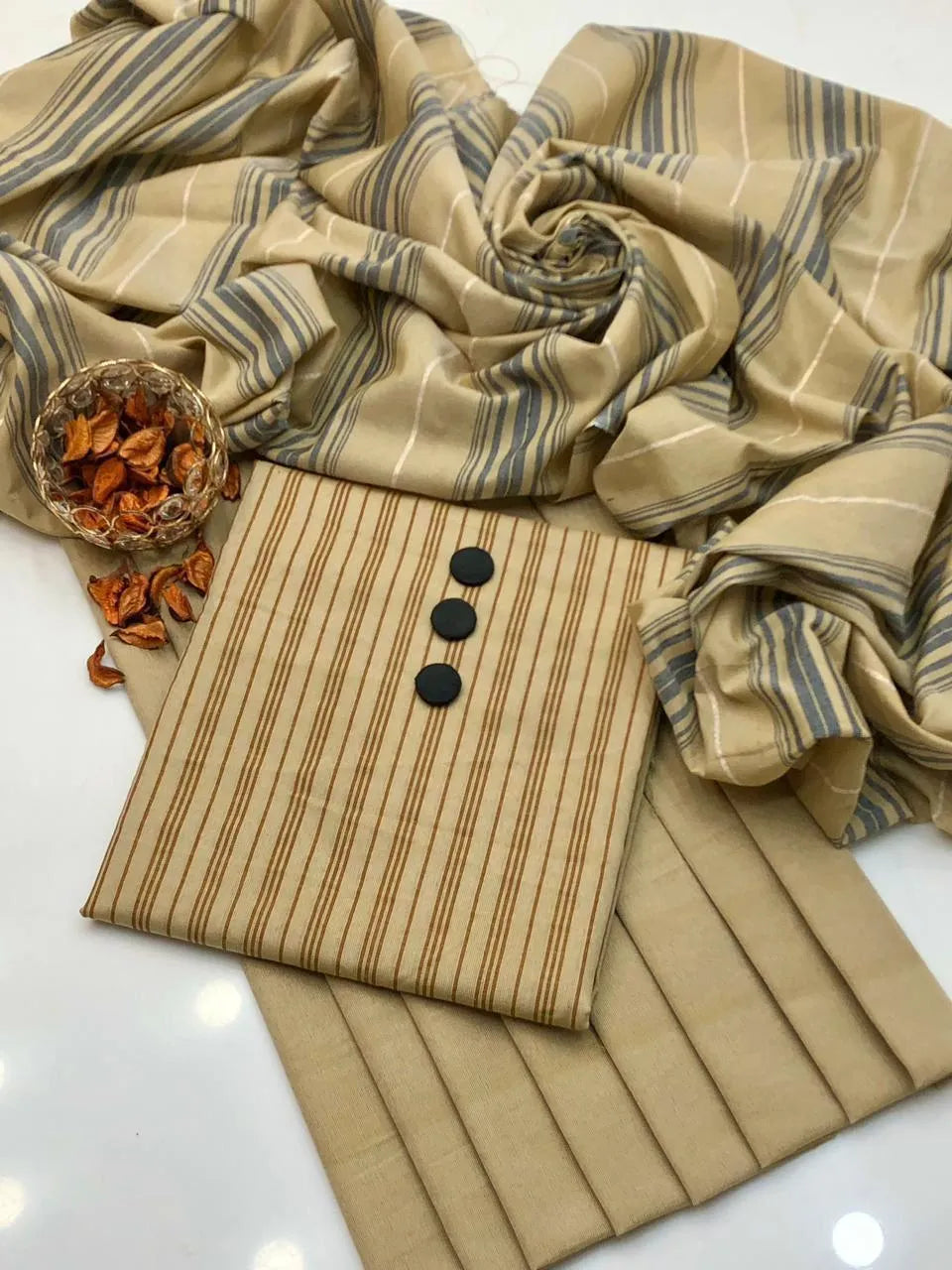 Yellow printed Khaadi 3 piece suit for women with dupatta plain trouser soft breathable elegant traditional outfit